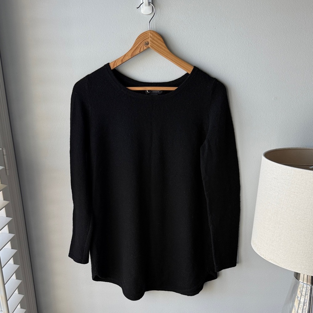 C by Bloomingdale’s Cashmere Black Sweater‎